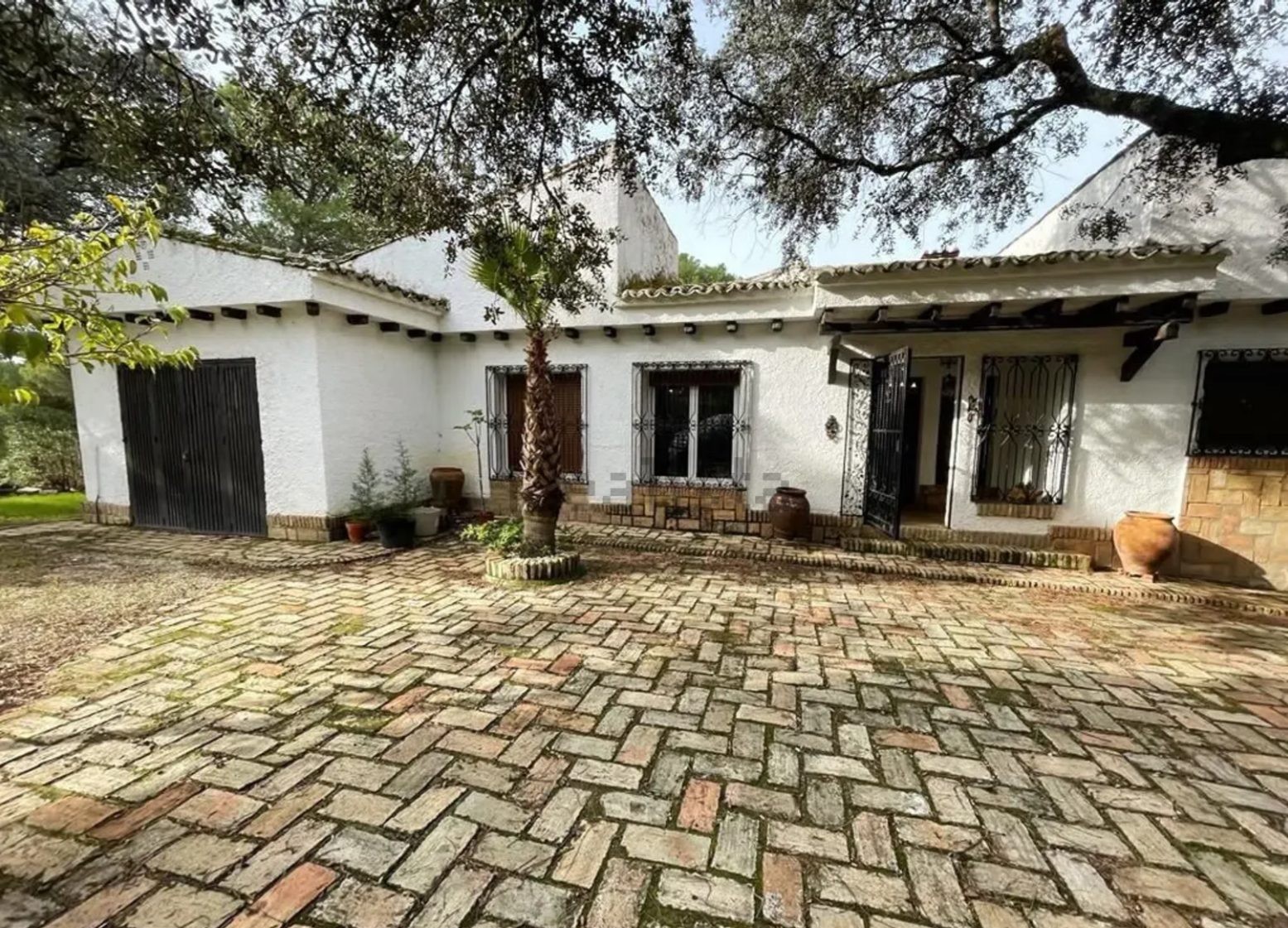 Exterior de La Casa del Olmo